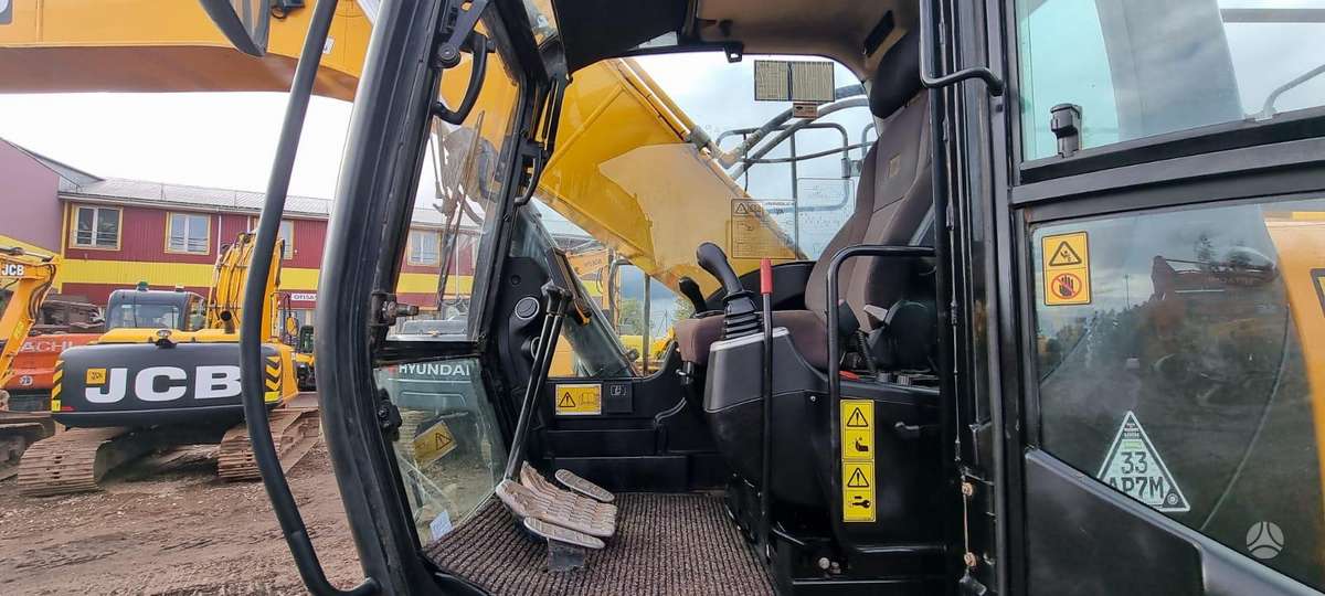 JCB JS220LC Plus, excavator