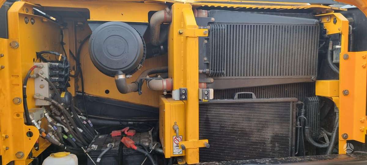 JCB JS220LC Plus, экскаваторы