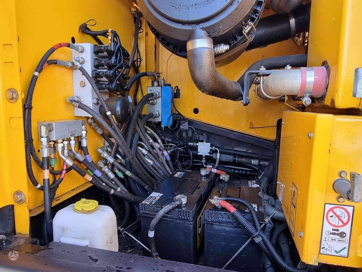 JCB JS220LC Plus, экскаваторы