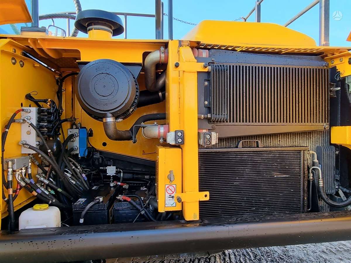 JCB JS220LC Plus, excavator
