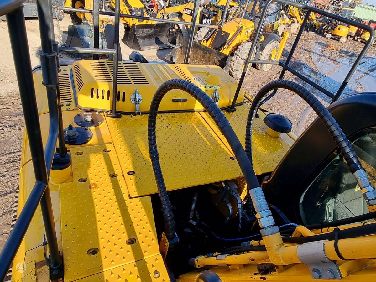 JCB JS220LC Plus, ekskavatoriai
