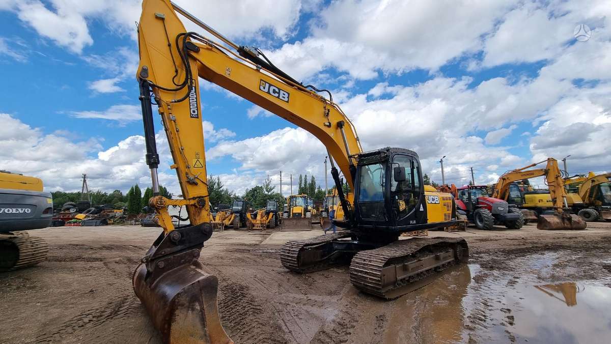 JCB JS220LC Plus, ekskavatori