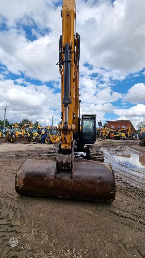 JCB JS220LC Plus, ekskavatori