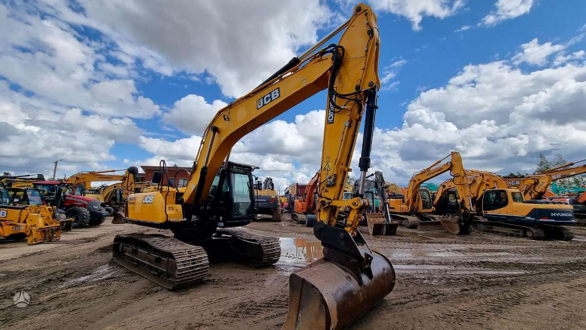JCB JS220LC Plus, ekskavatori