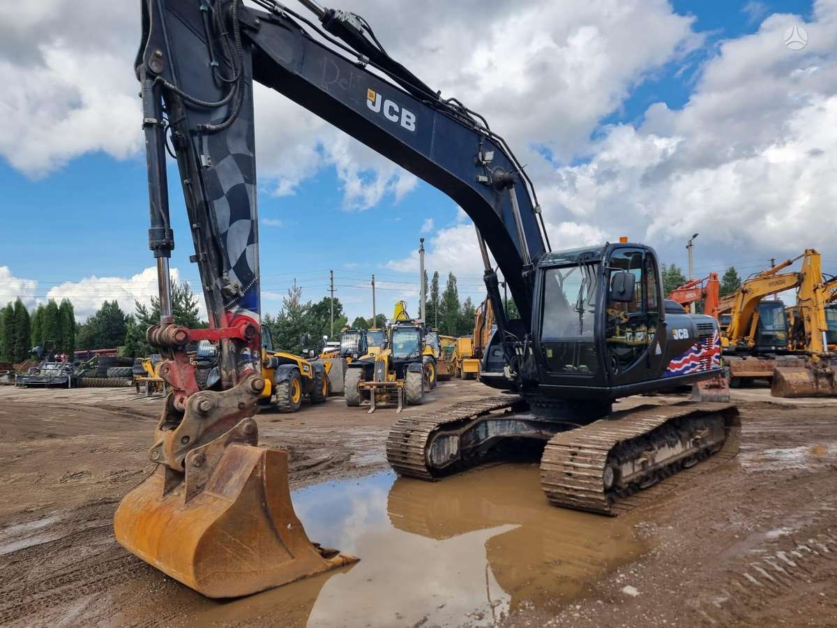 JCB JS220LC T4, excavator