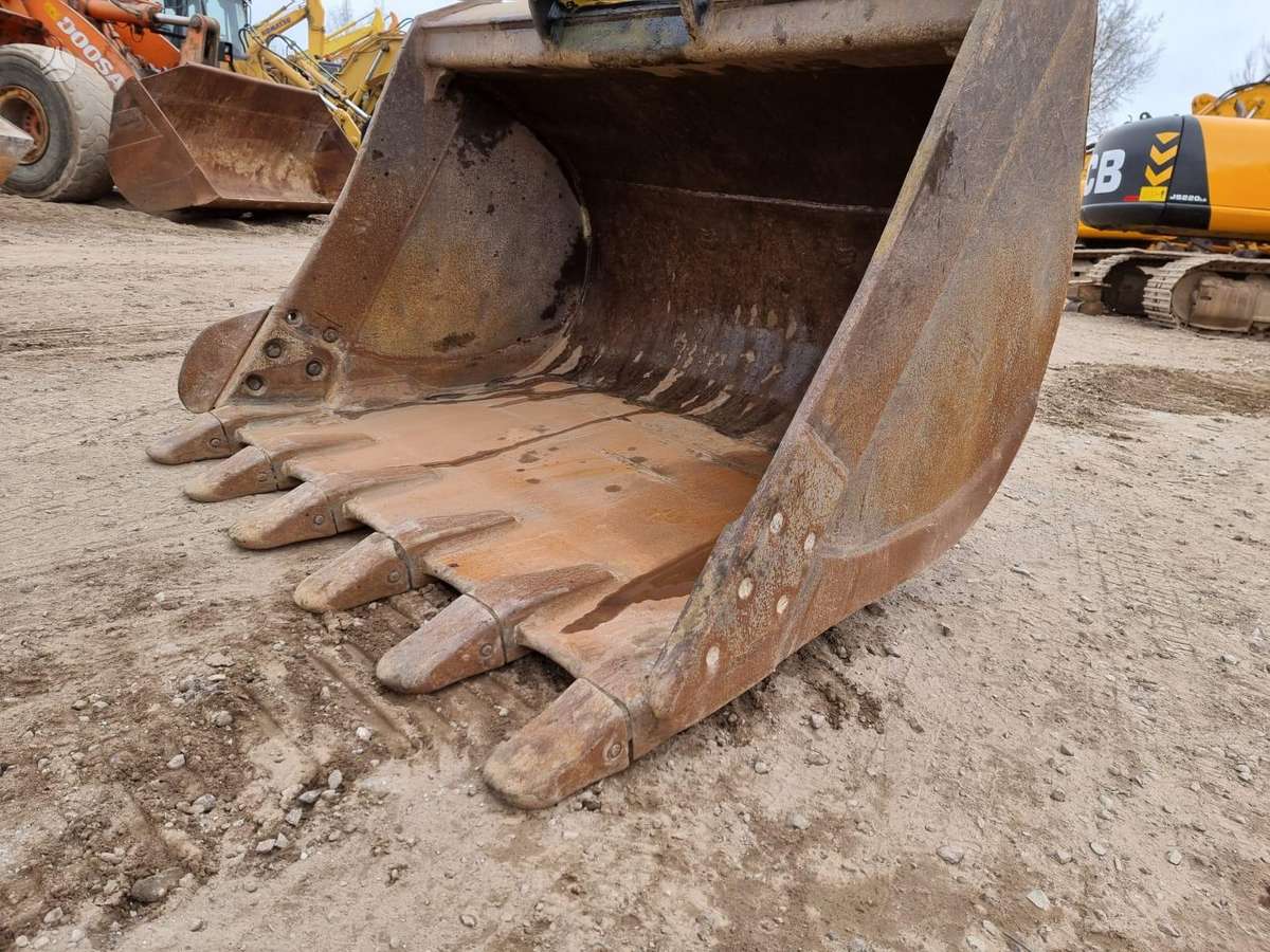 JCB JS330LC, ekskavatoriai