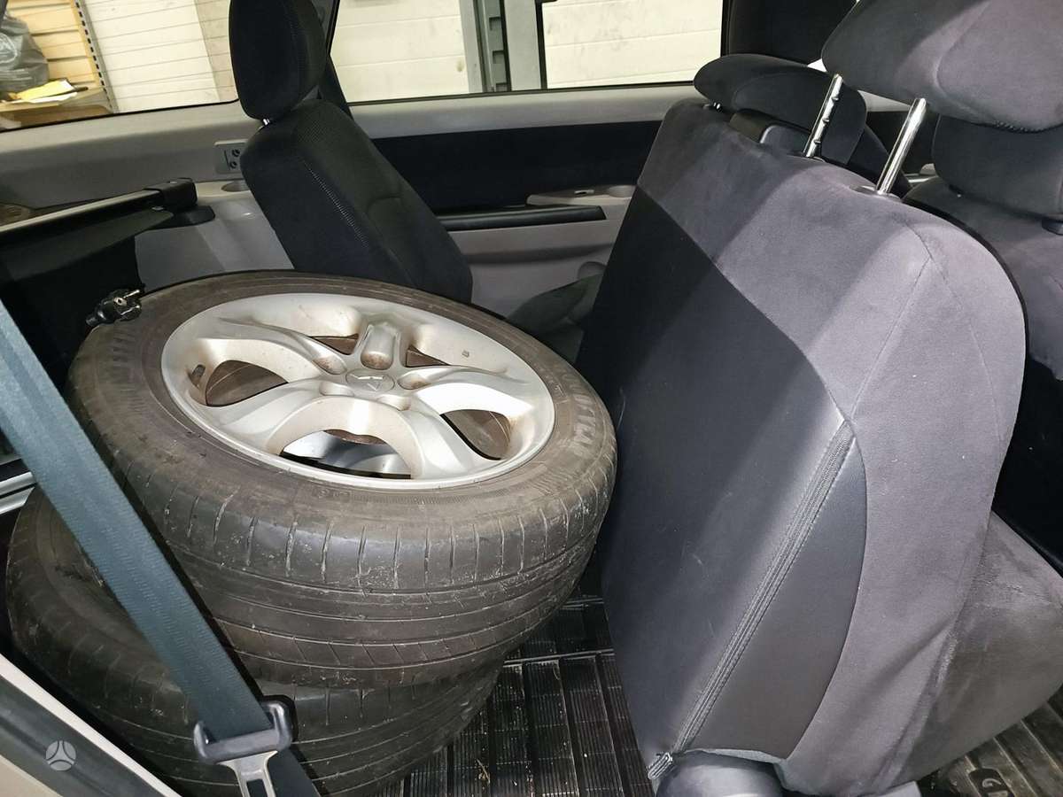 Mitsubishi Grandis
