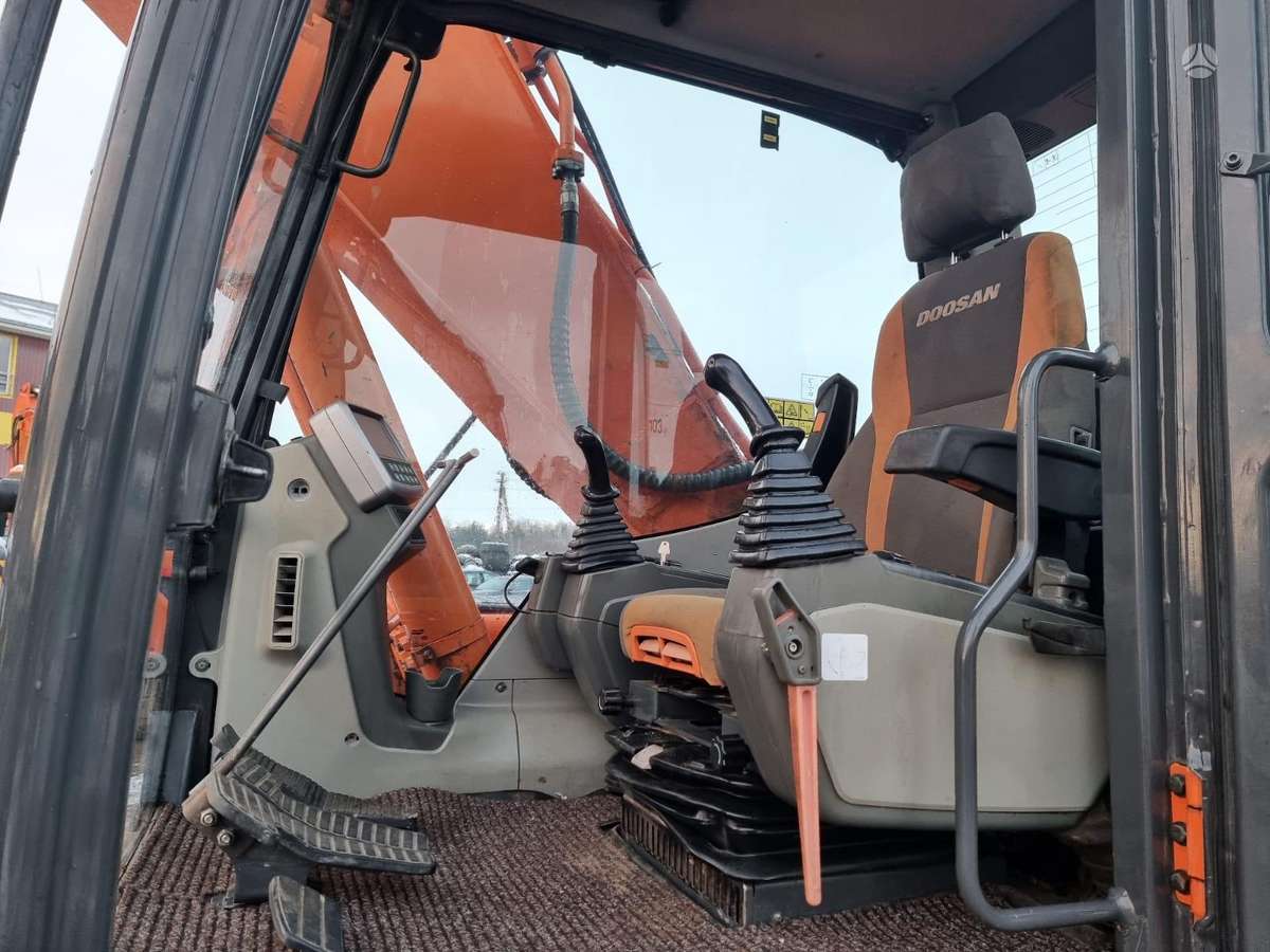 Doosan DX 225LC, ekskavatori