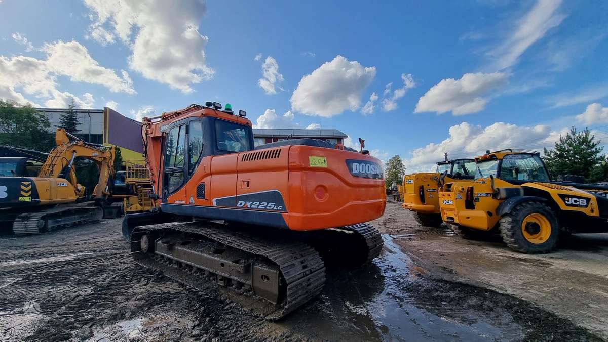 Doosan DX 225LC, ekskavatori