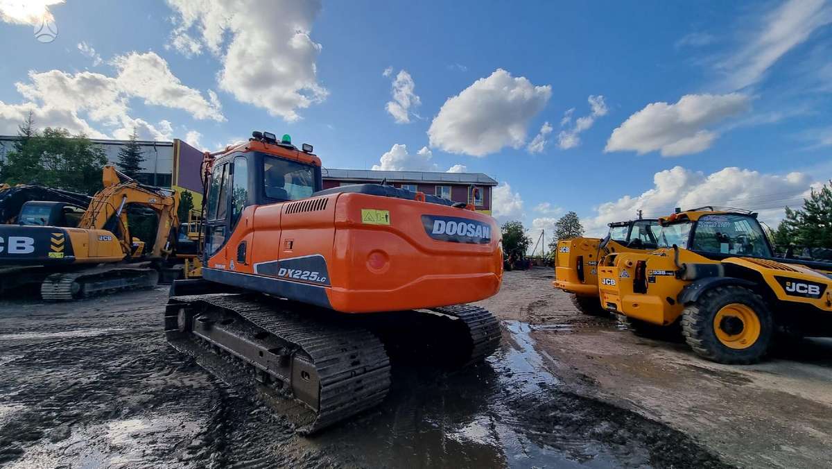 Doosan DX 225LC, ekskavatori