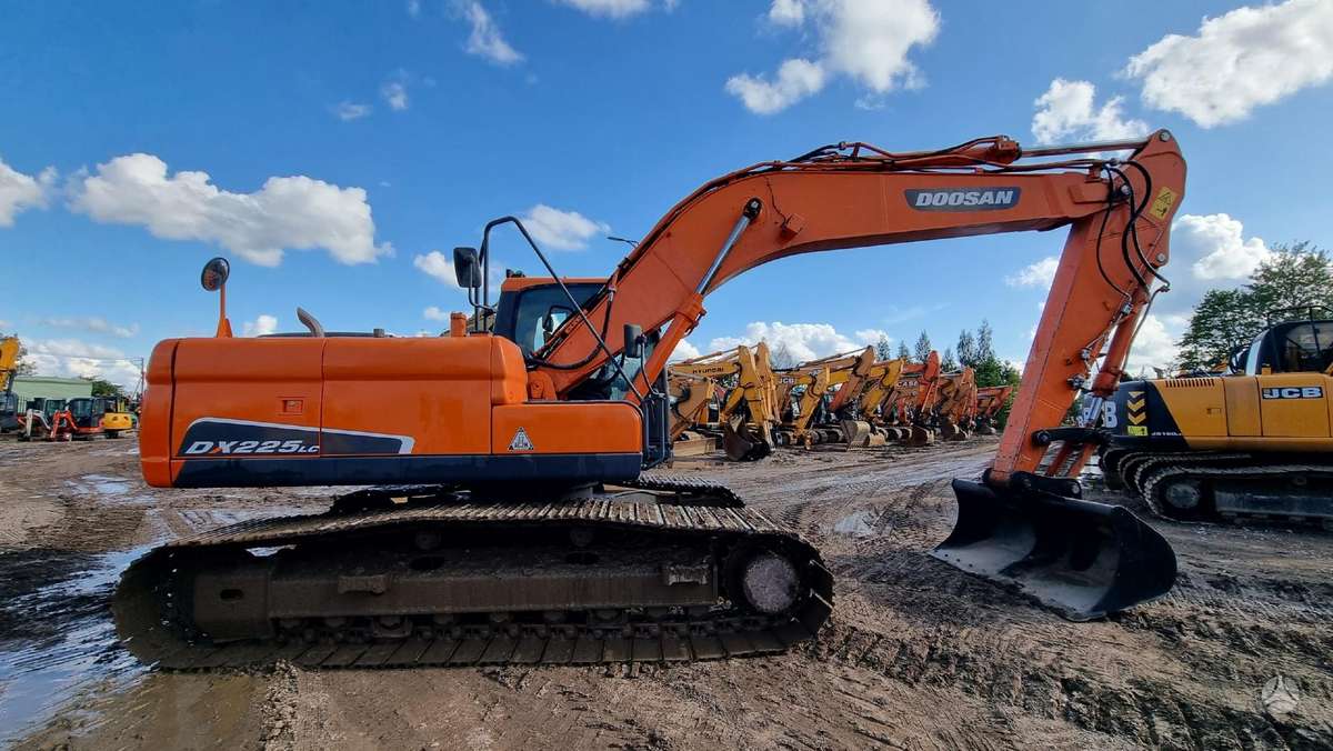 Doosan DX 225LC, excavator