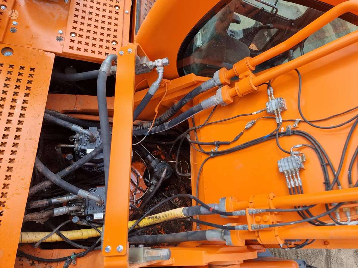 Doosan DX 520LC, excavator