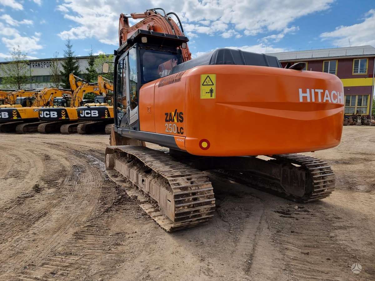 Hitachi ZX250-3, ekskavatoriai