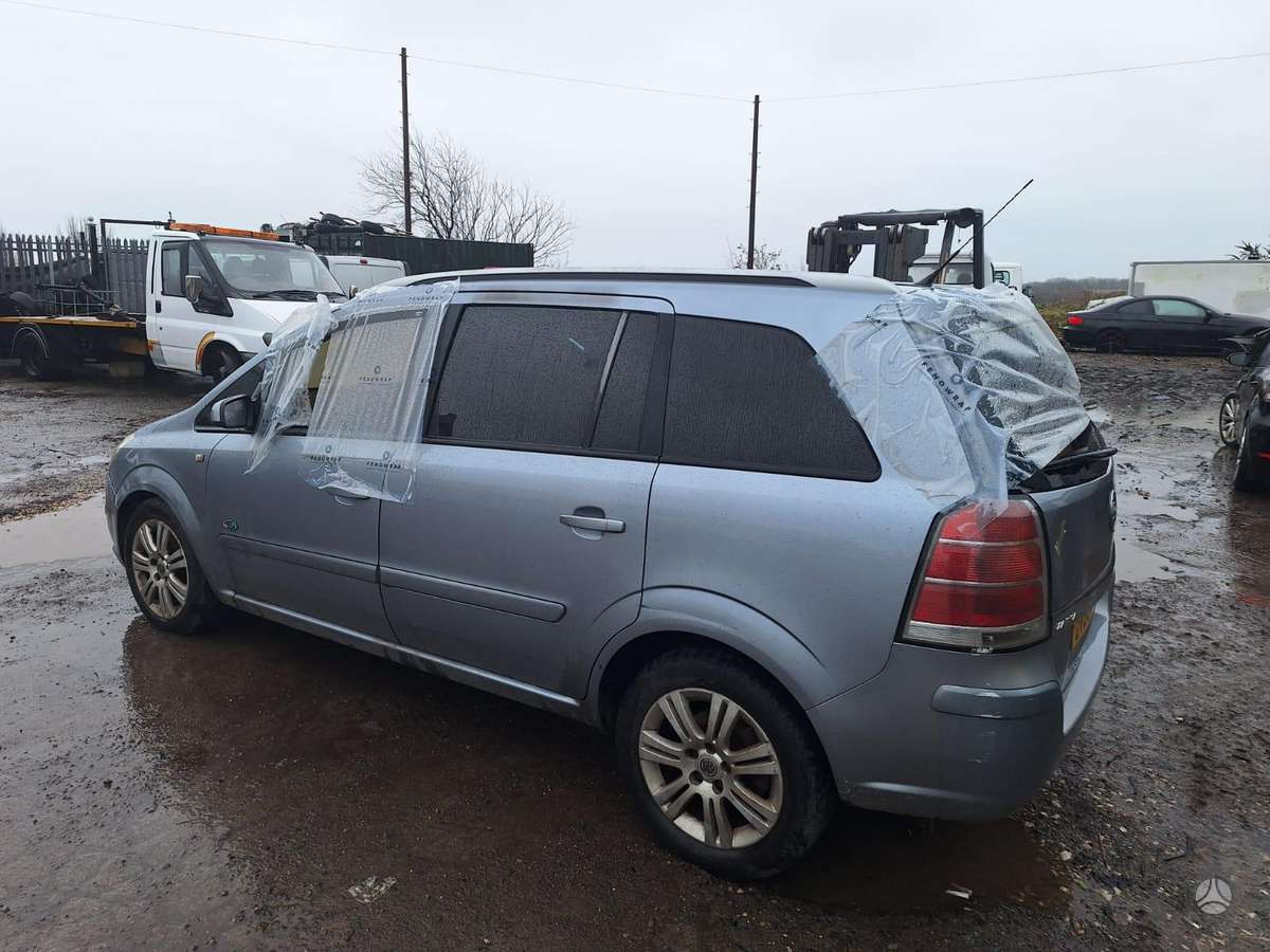 Opel Zafira for parts