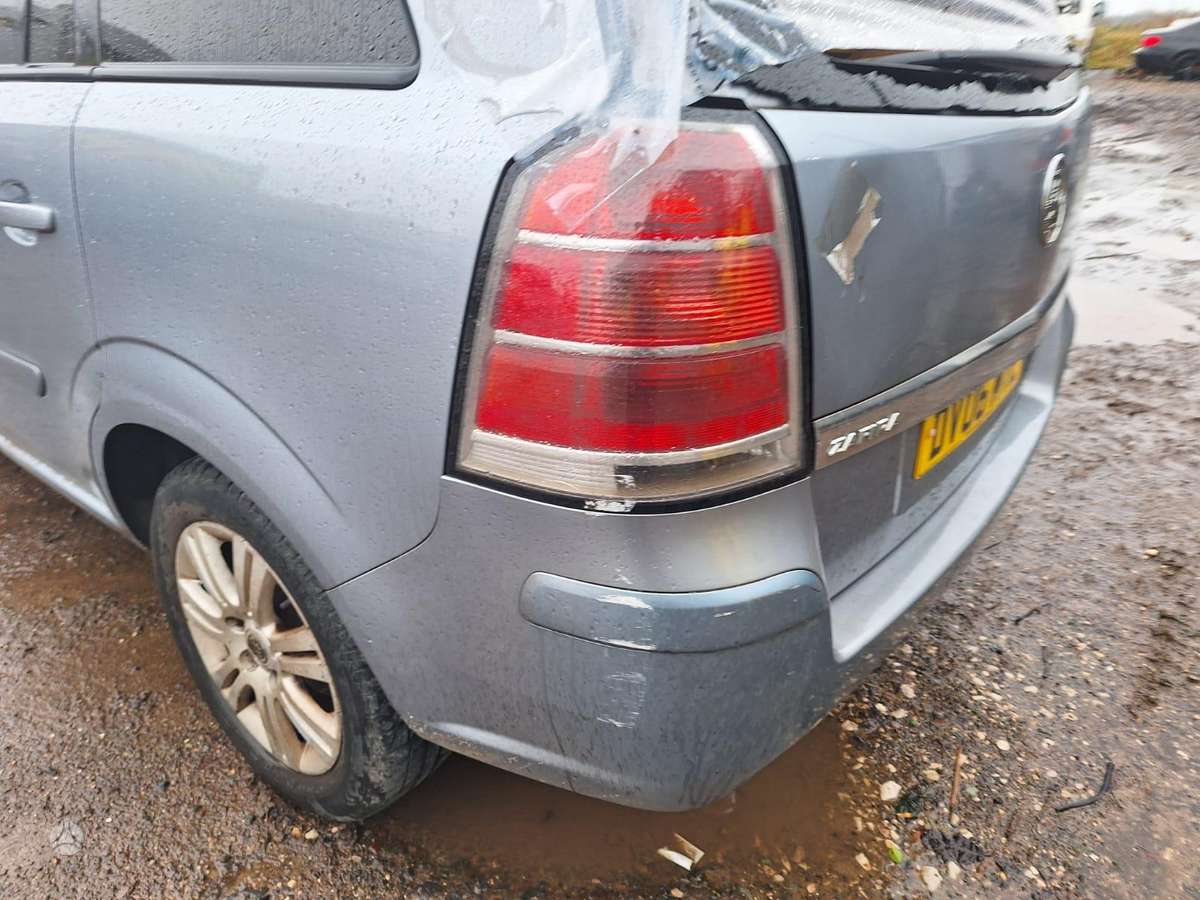 Opel Zafira по частям