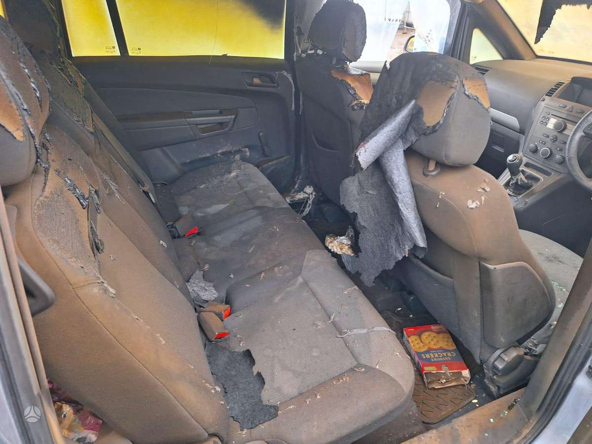 Opel Zafira по частям