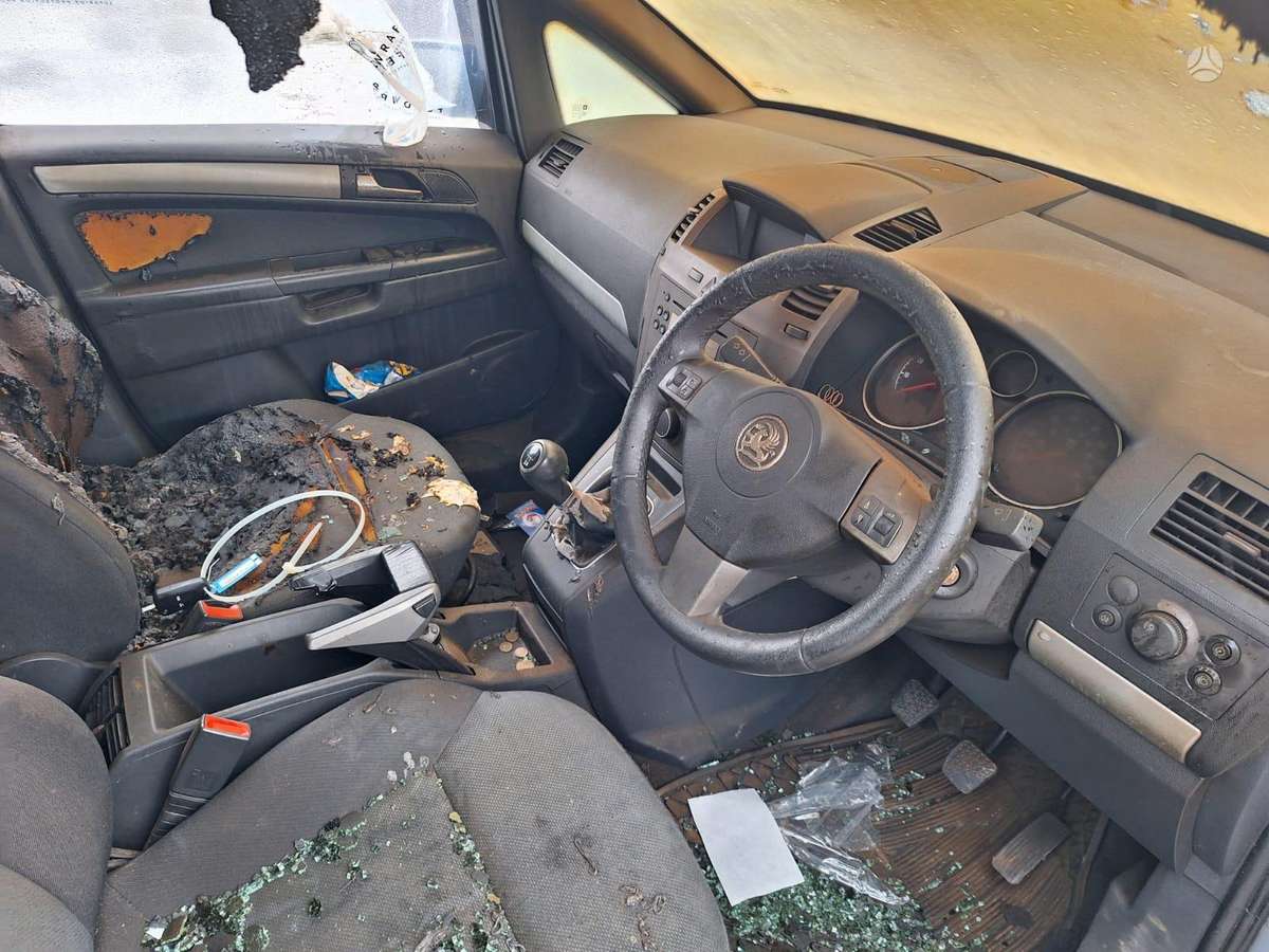 Opel Zafira по частям