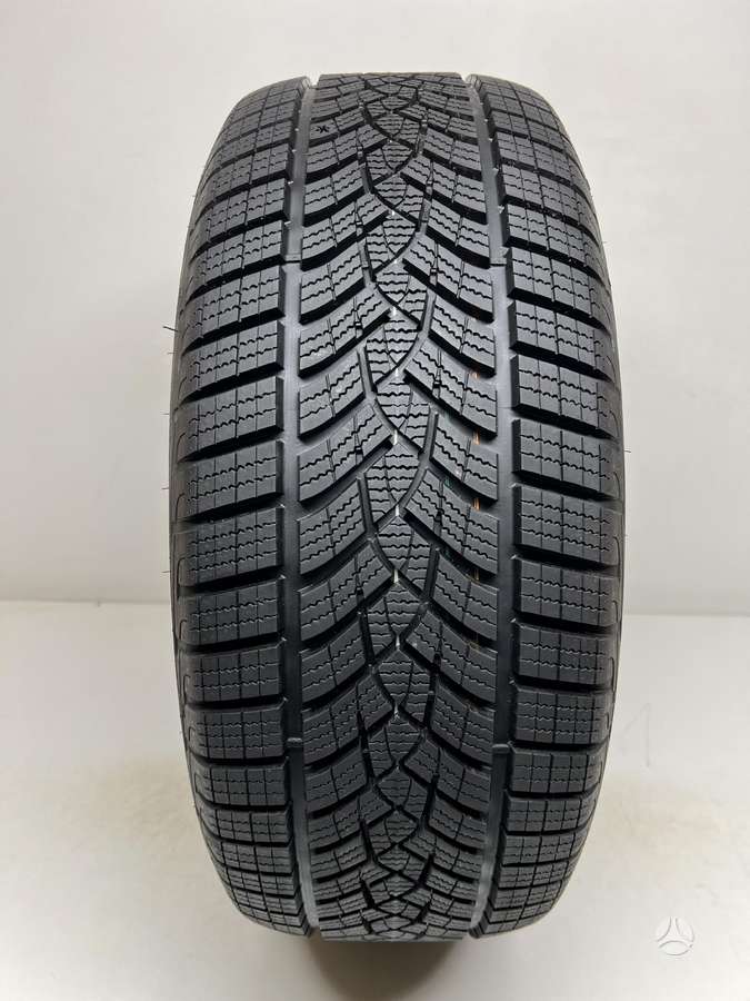 Goodyear UltraGripPerfomance MO, winter 225/50 R17