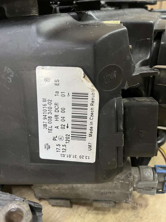 Volkswagen Passat lights