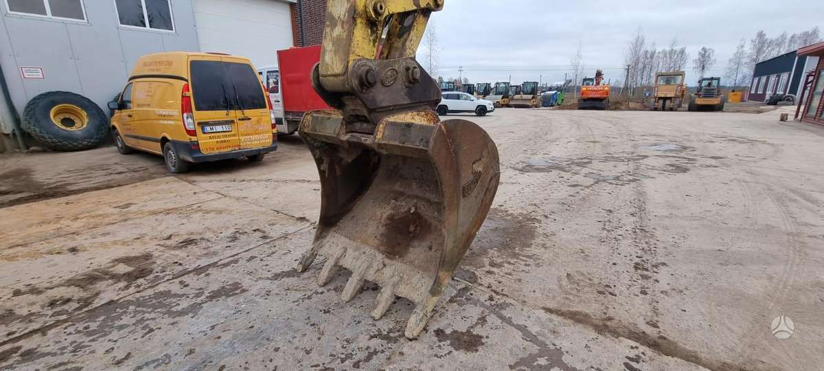 New Holland 215 B, ekskavatoriai