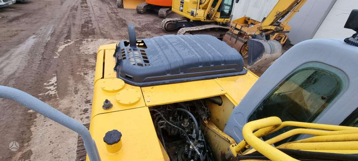 New Holland 215 B, ekskavatoriai