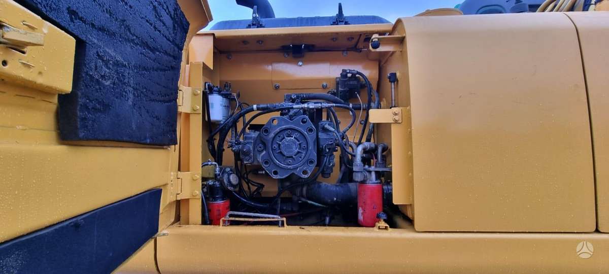 New Holland 215 B, ekskavatoriai