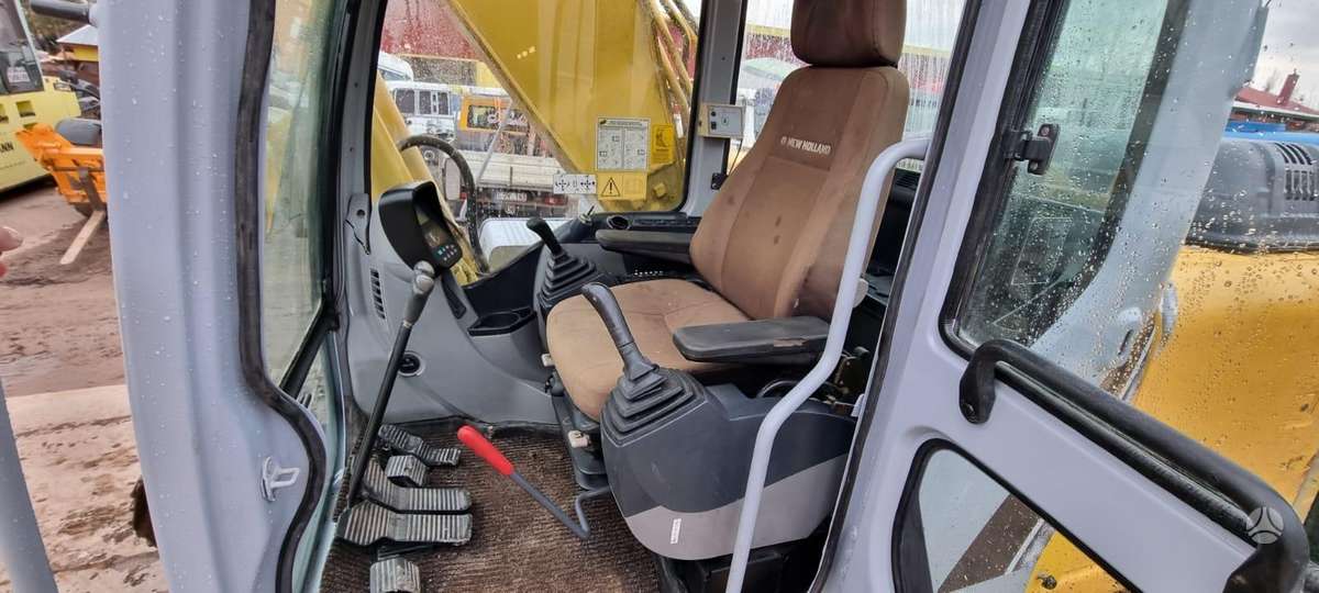 New Holland 215 B, ekskavatoriai