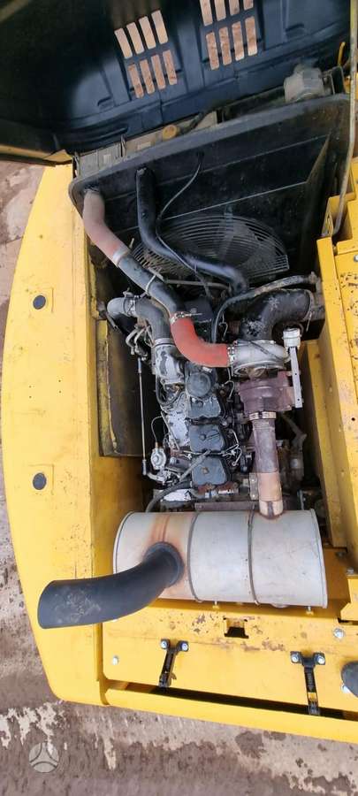 New Holland 215 B, ekskavatoriai