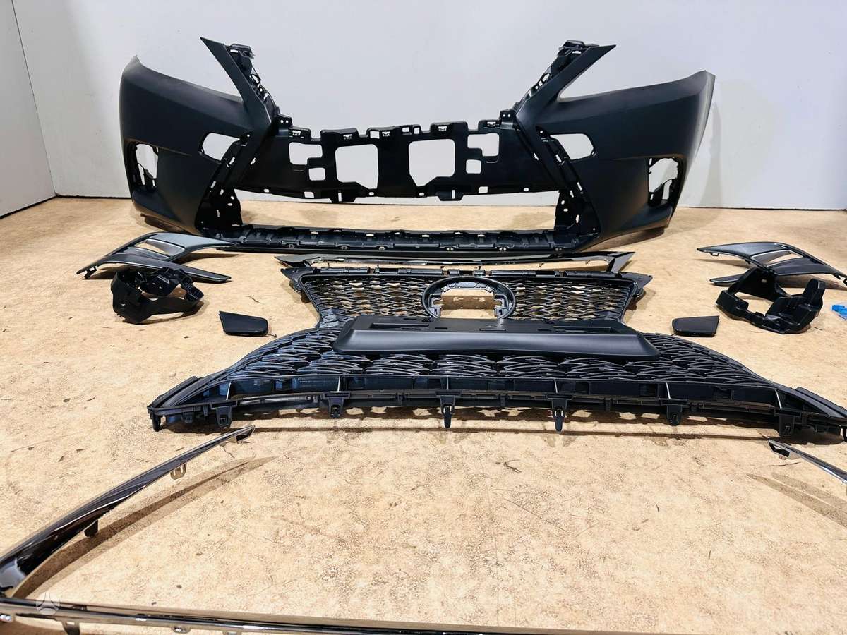 Lexus CT 200h bumper reinforcement