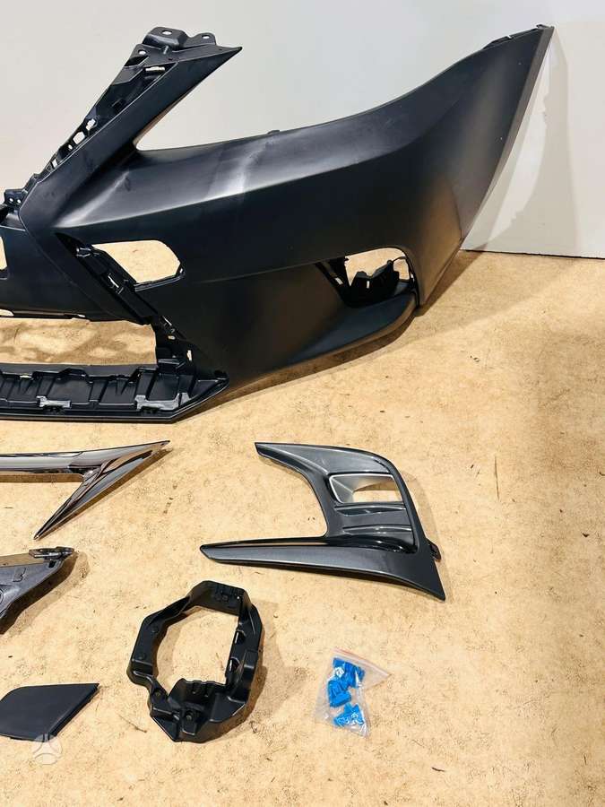 Lexus CT 200h bumper reinforcement