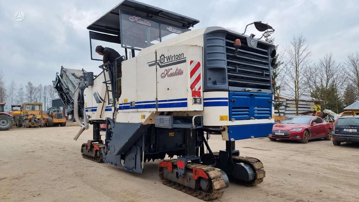 Wirtgen W210, kelių tiesimo mašinos