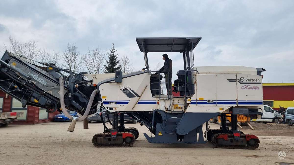 Wirtgen W210, kelių tiesimo mašinos