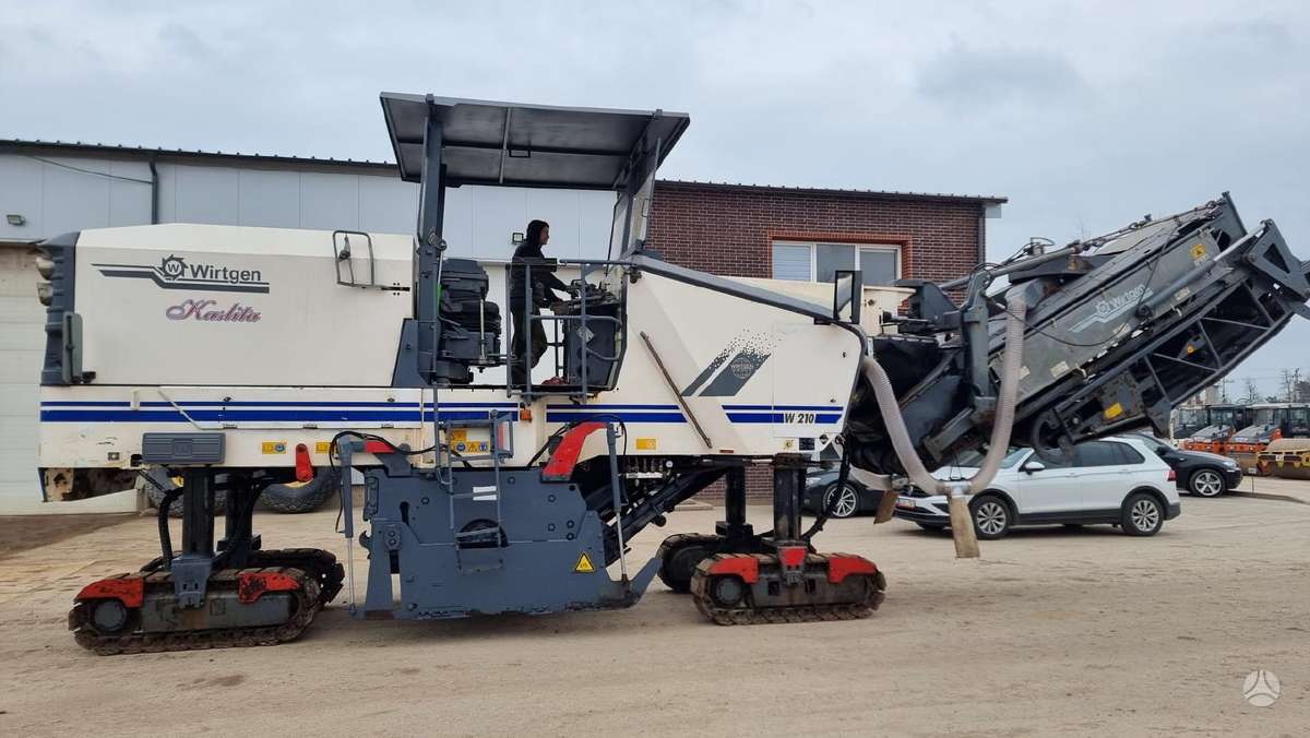Wirtgen W210, paving machinery