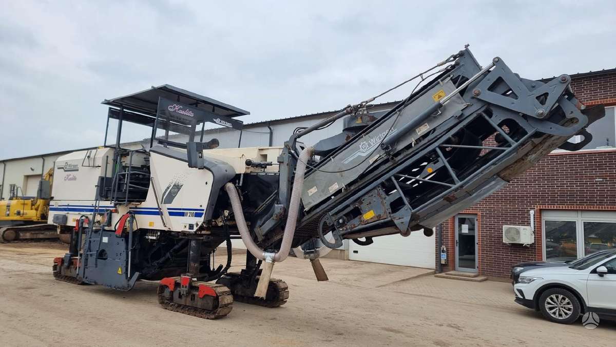 Wirtgen W210, kelių tiesimo mašinos