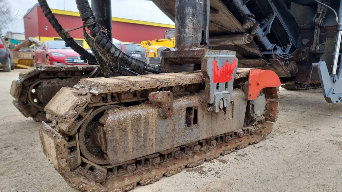 Wirtgen W210, kelių tiesimo mašinos