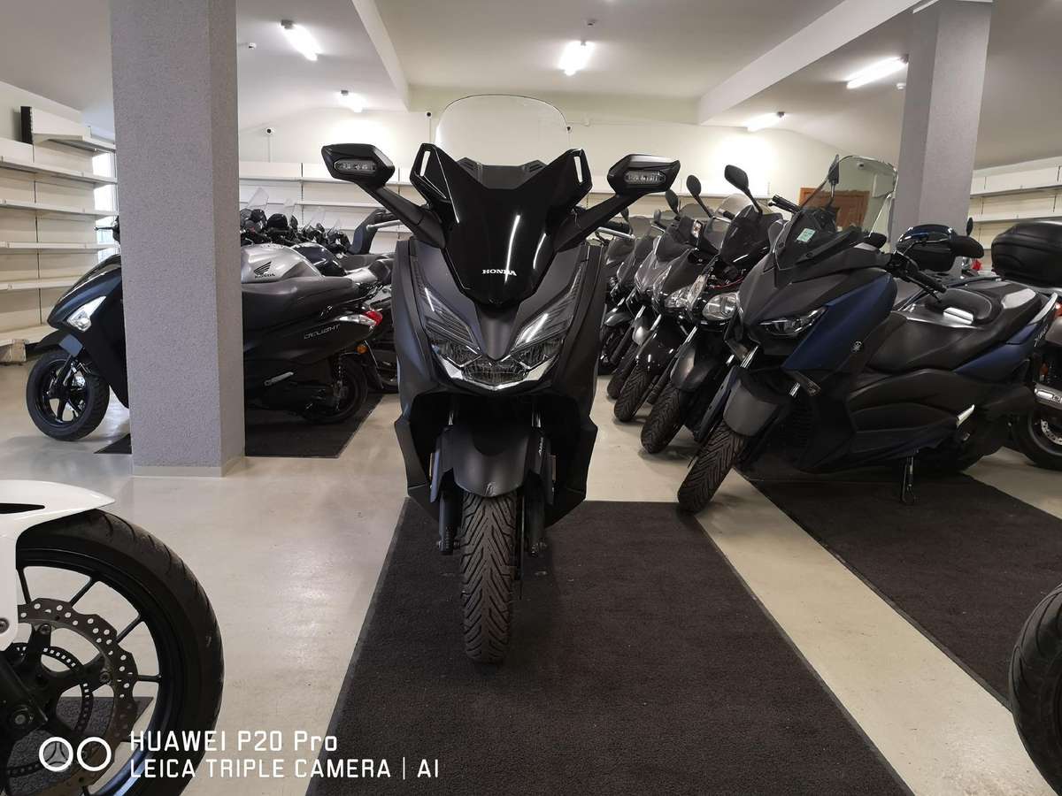 Honda Forza 125cc, scooters / mopeds