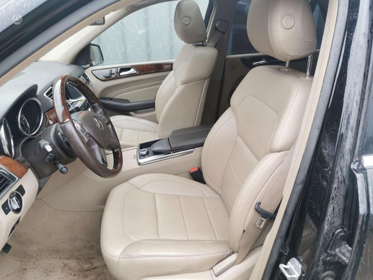 Mercedes-Benz ML550 dalimis