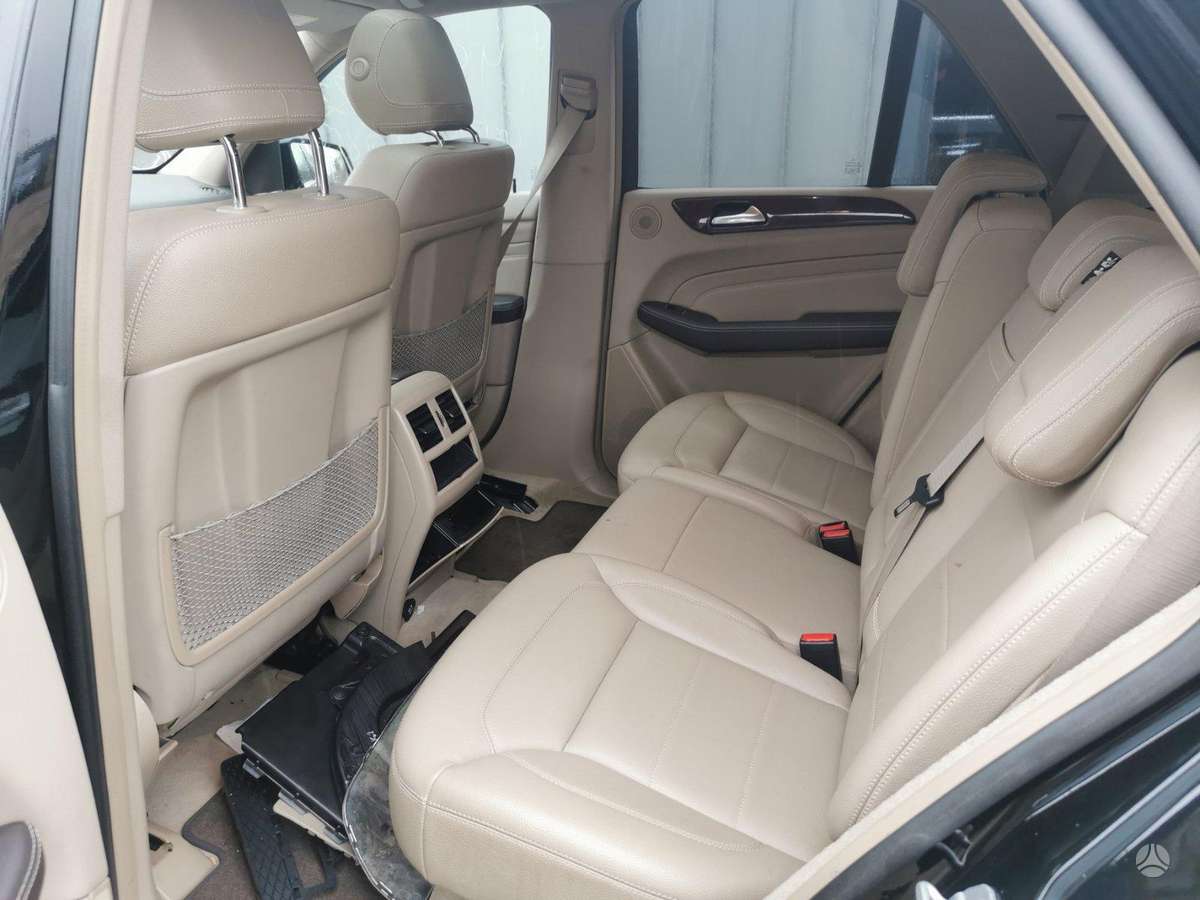 Mercedes-Benz ML550 dalimis