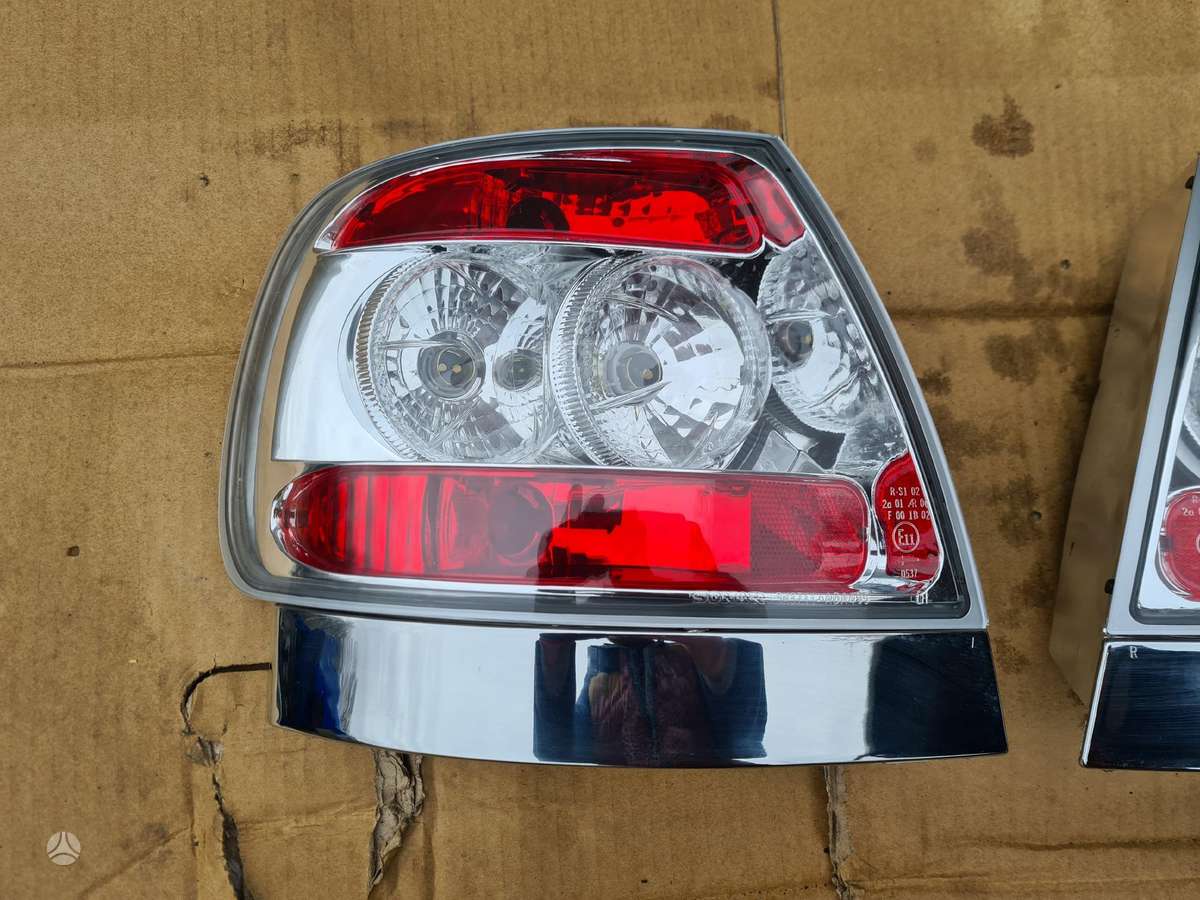 Audi A4 žibintai