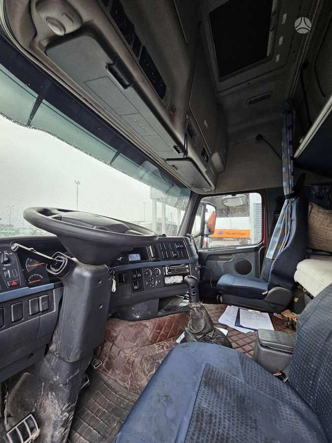 Volvo 440, single sleeper