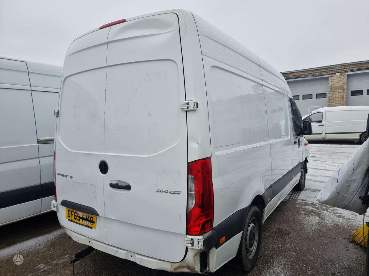 Mercedes-Benz Sprinter, preču