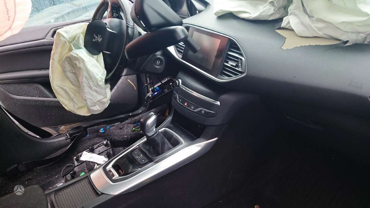 Peugeot 308 dalimis