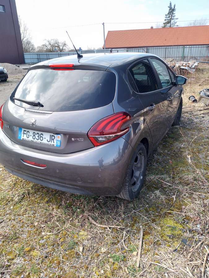 Peugeot 208 rezerves daļās