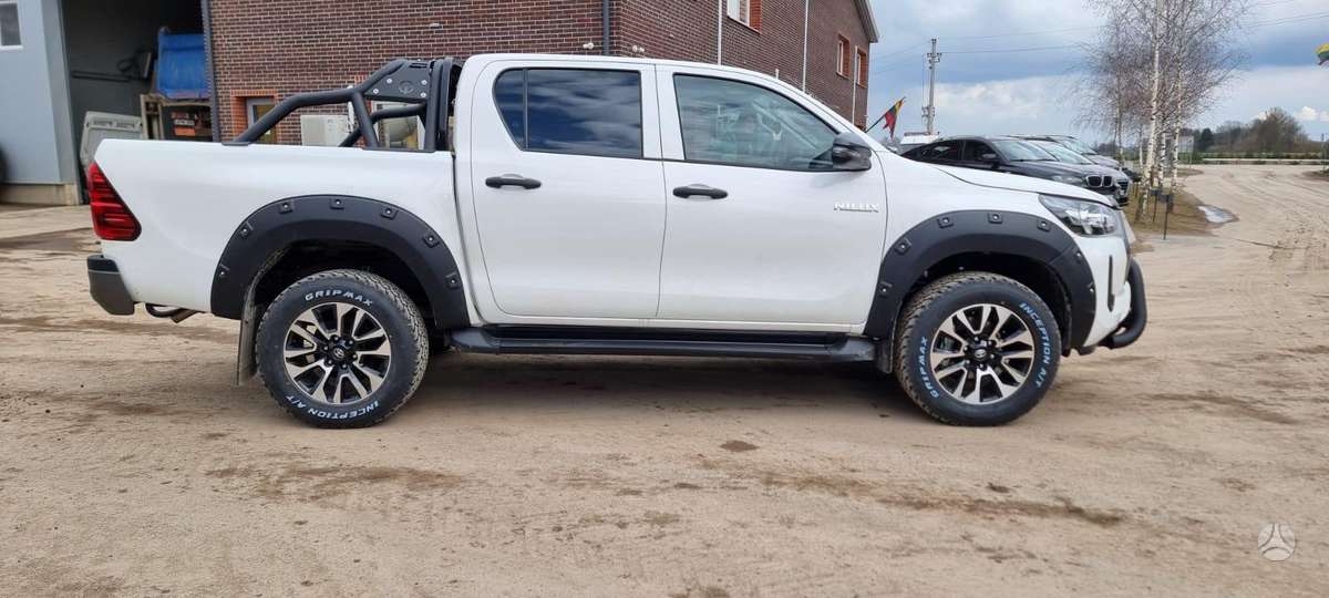 Toyota Hilux - 4