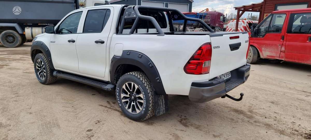 Toyota Hilux - 5