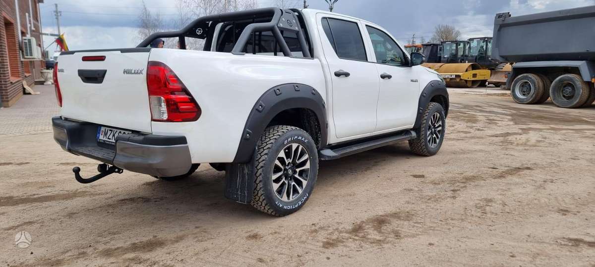 Toyota Hilux - 8