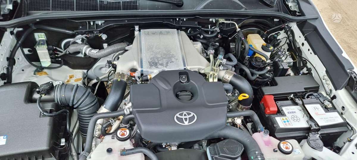 Toyota Hilux - 12
