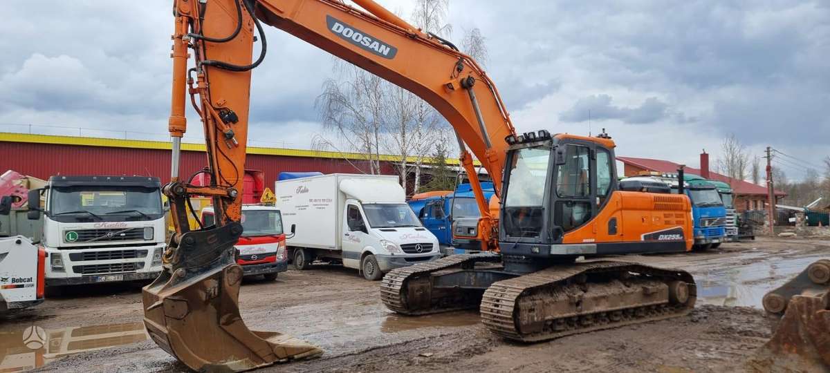 Doosan DX 255 LC-3, excavator