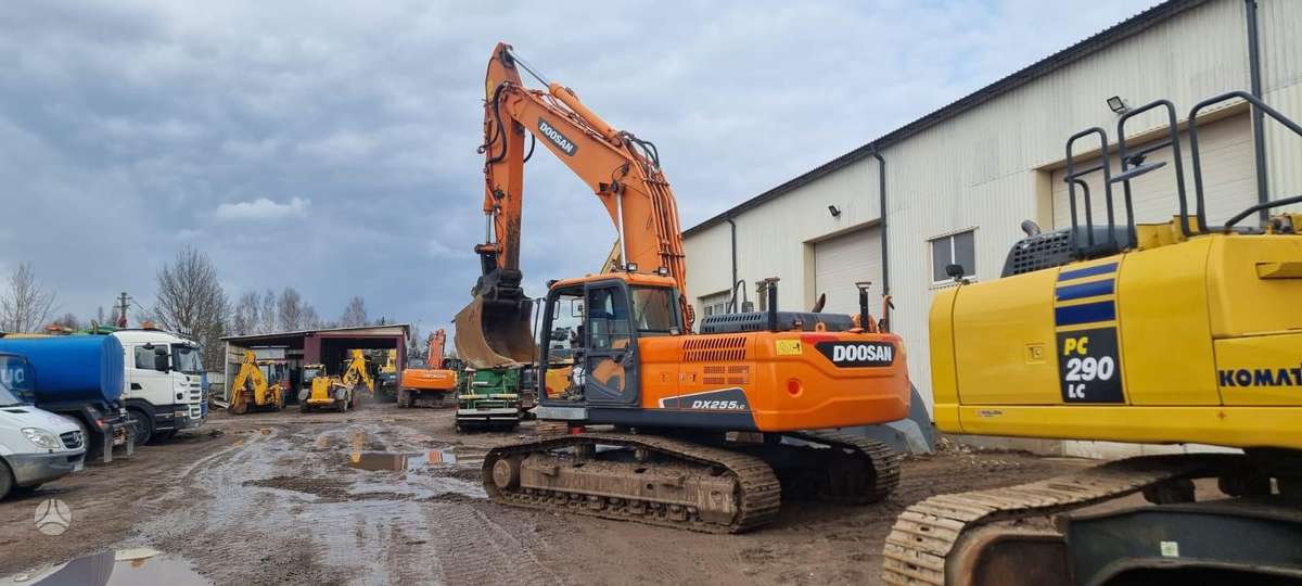 Doosan DX 255 LC-3, excavator