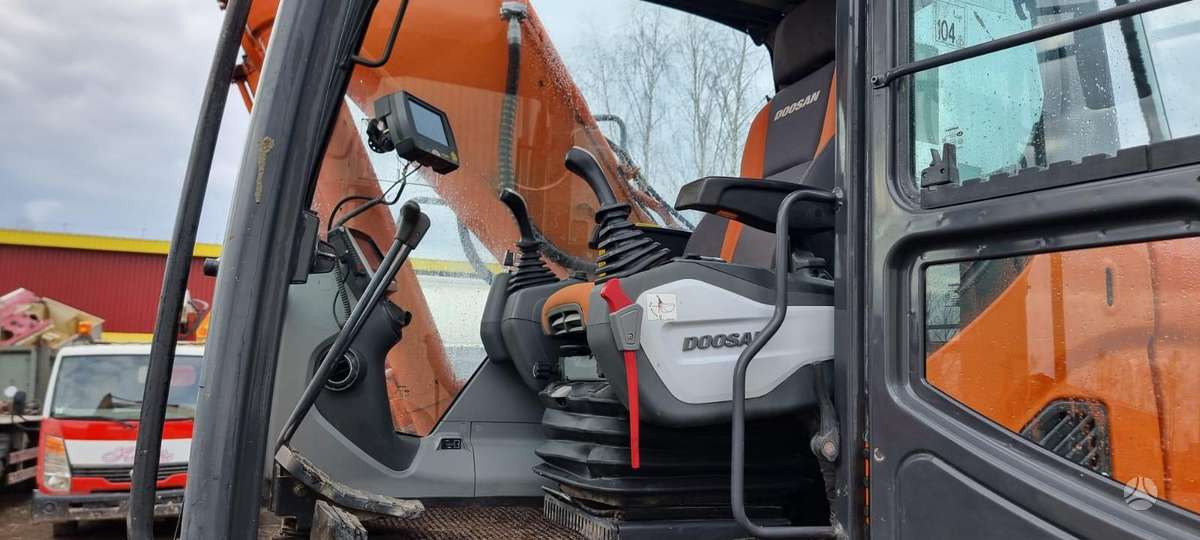 Doosan DX 255 LC-3, excavator
